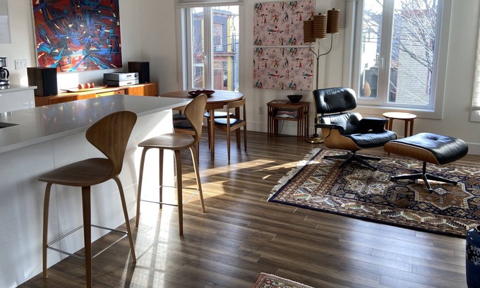 North End Condo | Modern comfort in central Peninsula location