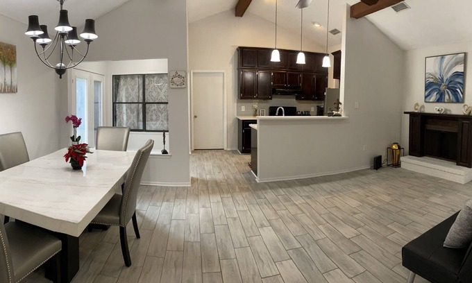 South Baton Rouge Condo | Modern Comfort