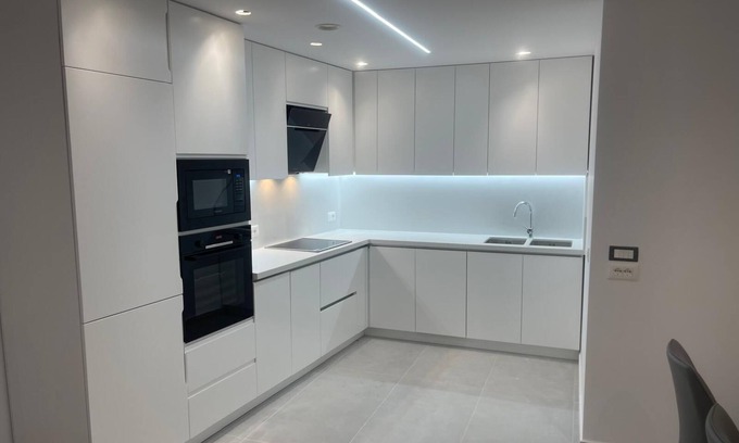 Kodrra Apartment | Modern, comfortable apartment close to all the amenities, walking distance apart