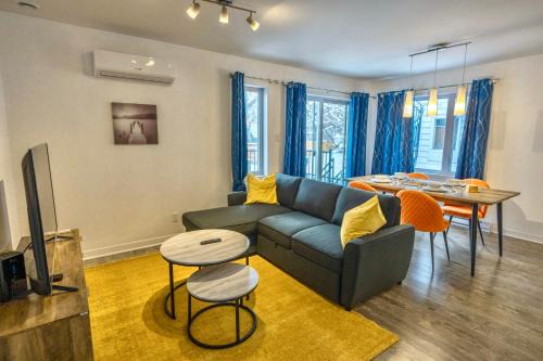 Laval-des-Rapides Apartment | Modern Condo 2BR 4 beds AC Wi-Fi Free Parking