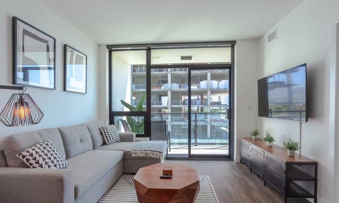 Kelowna Central Business District Condo | Modern Condo Downtown