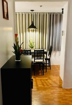 Malamig Apartment | Modern Condo for Couple with Wi-Fi, Netflix & Kitchen, 1 min to MRT Boni