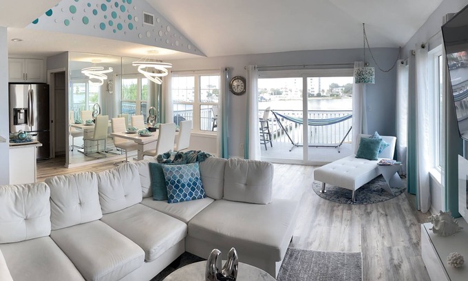 Holiday Isle Condo | Modern condo on Harbor & steps from the beach! W/Private balcony & Boat Slip