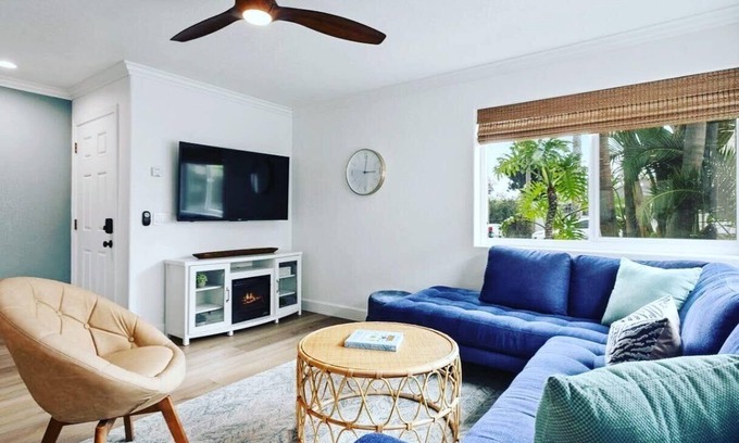 South Oceanside Condo | Modern Condo w/AC, 1 BLOCK FROM OCEAN