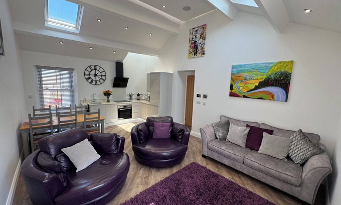 Carnforth Apartment | Modern Contemporary Apartment Edge Of Lake District Close to Windermere