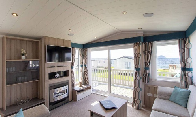 Lendalfoot House | Modern, contemporary holiday home facing the sea.