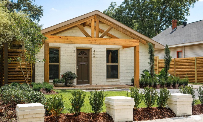 Lake Charles House | Modern Corporate Home/406 Peake Street