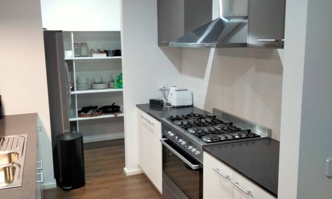 St Leonards House | Modern & Cosey 4bedroom House Walk to Beach