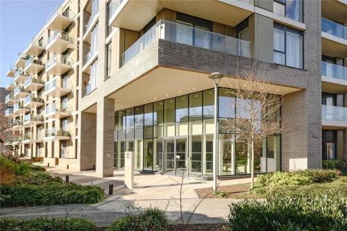 Canbury Apartment | Modern & Cosy Flat in Kingston