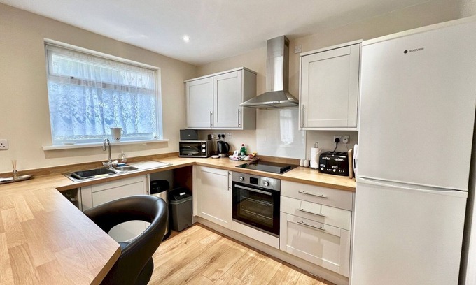 Mumbles House | Modern Cosy home, Limeslade Bay | Pass the Keys