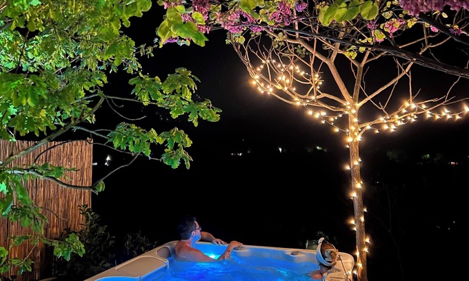 Pecs Cottage | Modern cottage with amazing views and a jacuzzi