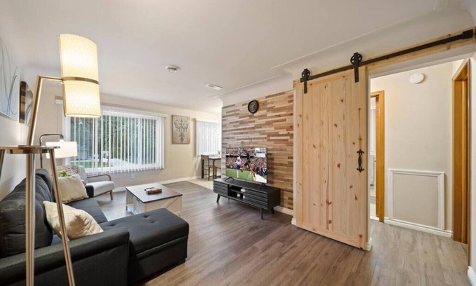 Shelby Township Apartment | Modern Cozy 1 Bedroom Apartment in Shelby Township