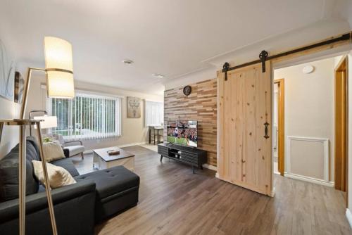 Shelby Township Apartment | Modern Cozy 1 Bedroom Apartment in Shelby Township