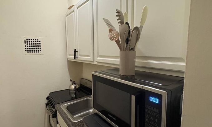 Upper East Side Apartment | Modern & Cozy 1BR/1BA! Heart of Yorkville!