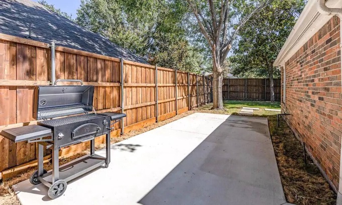 Plano House | Modern Cozy 3 Bedroom Family Home