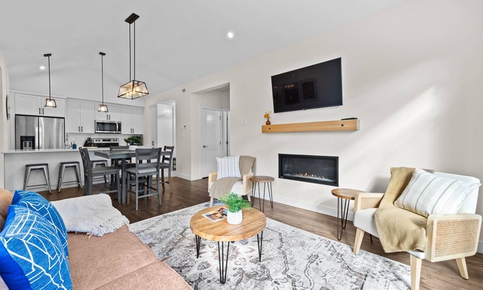 Sun Peaks Condo | Modern & Cozy Condo w/Hot Tub!