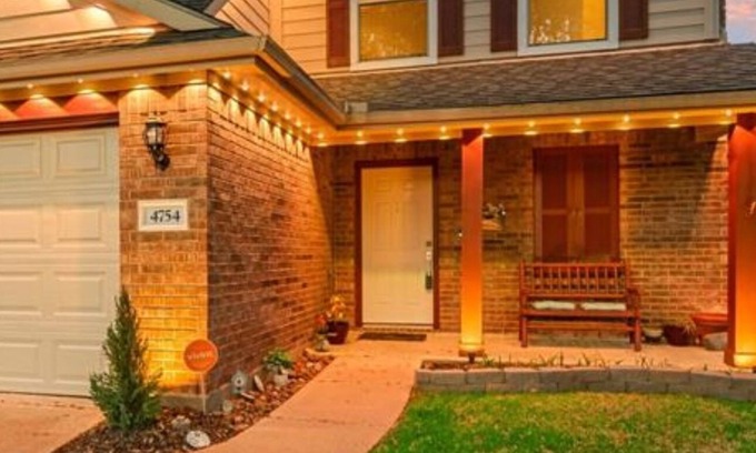 Barker House | Modern Cozy Retreat in Katy, TX