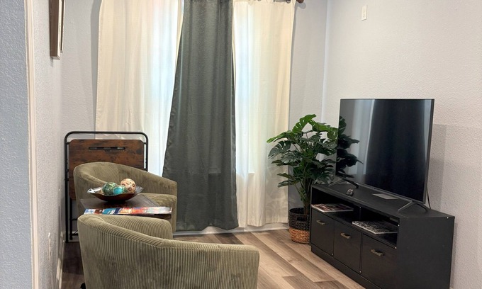 North San Antonio - SAT Apartment | Modern & Cozy Studio Near Airport, Downtown & Pearl