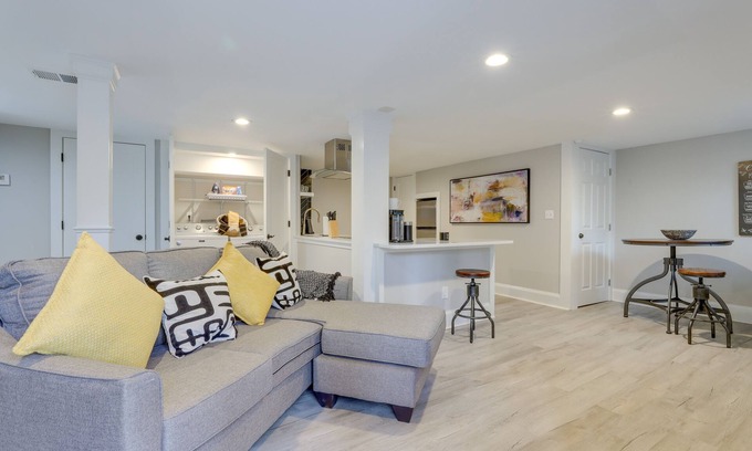 Belvedere Park Apartment | Modern Decatur Getaway ~ 8 Mi to Downtown Atlanta!