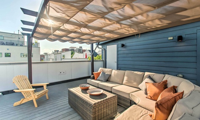 Jefferson Park House | Modern Denver Townhome w/Rooftop Terrace!