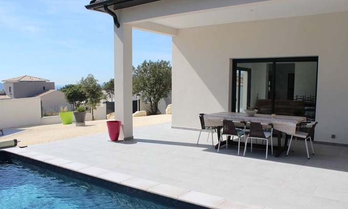 La Garde-Adhemar House | Modern design house with pool in Drome Provençale