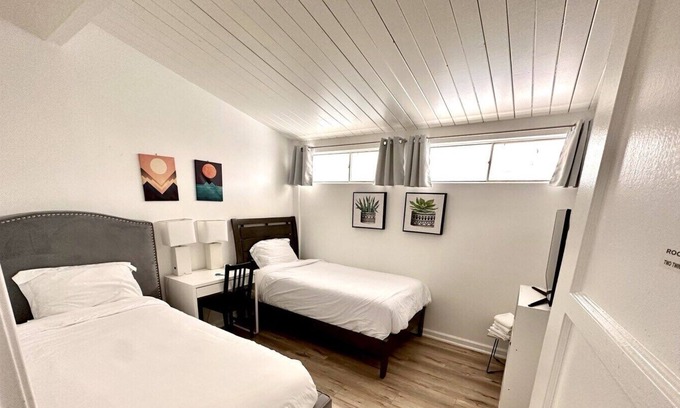 Buena Park House | Modern Disneyland House 2 Bedrooms 2 bath