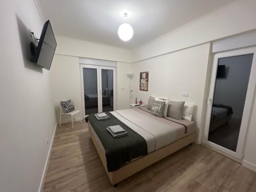 Palhais House | Modern Double Room with Private Balcony