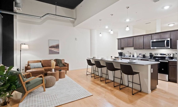 Central Business District Apartment | Modern Downtown Apartment - 1BR