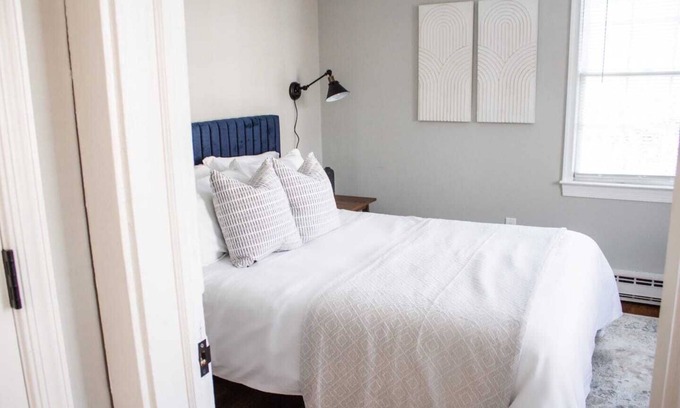 Old Town Fredericksburg Apartment | Modern Downtown Apartment Above Local Coffee Shop