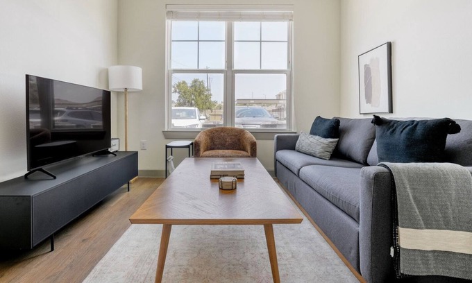 Knollwood On The Colorado River Apartment | Modern East Austin 1BR w/ Pool, Gym & W/D, by Blueground