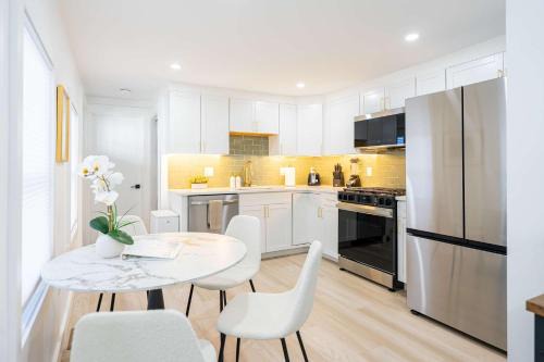 Eagle Hill Apartment | Modern East Boston 2 Bed 2 Bath
