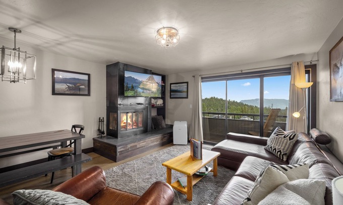 Whitefish Condo | Modern Edelweiss 2 bedroom Condo! Fantastic views and some of the best ski access!