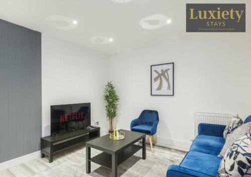 Southend-on-Sea Apartment | Modern & Elegant 1BR City Centre - Near High St & Southend Beach by Luxiety Stays