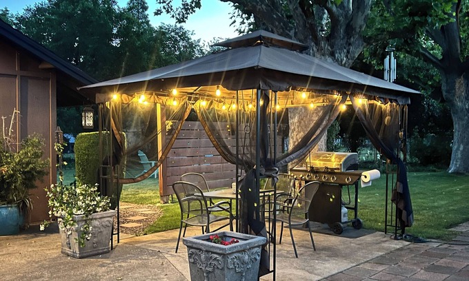 Cascade Cottage | Modern Entertainment Getaway Off Sacramento River!