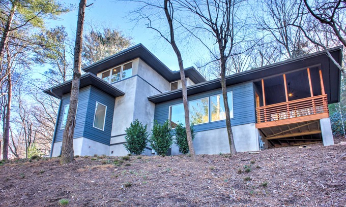 Royal Pines House | Modern Escape🌲 Stylish, Wooded Setting + Biltmore Pass | S. Asheville