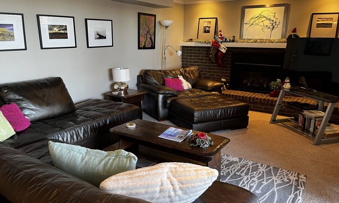 Scenic Heights Apartment | Modern Executive Apartment, Full Kitchen, Hot Tub