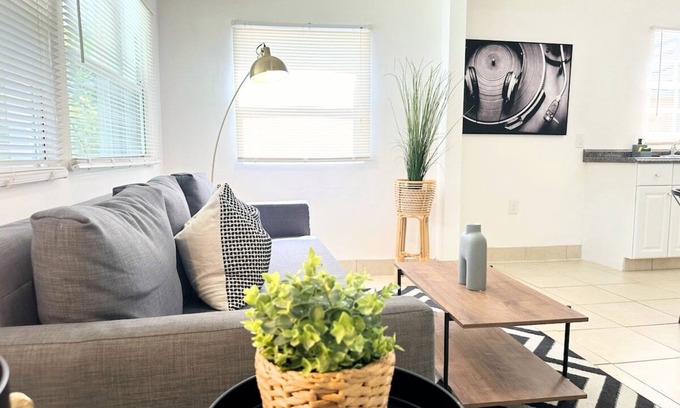 Miami Shores House | Modern Family Cottage Beach 15 min