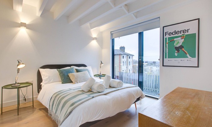 Wimbledon House | Modern Family home in Wimbledon Village with Private Parking