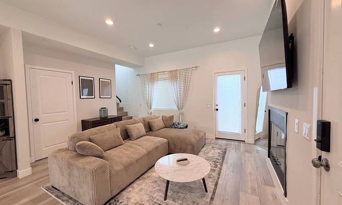 Midway City House | Modern Family Haven #2 - Minutes from Disney Magic/Knotts and Saigon