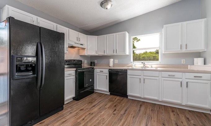 Port Tampa City House | Modern Family Home in South Tampa with Fenced-in Backyard Nearby MacDill AFB