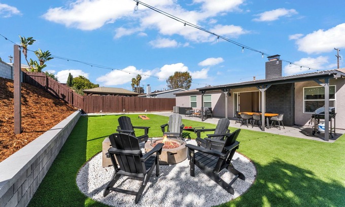 Serra Mesa House | Modern Family Retreat w/Putting Green, Fire Pit - Near Zoo, Beaches, Downtown