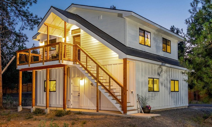 Southern Crossing House | Modern Farmhouse in Woodriver Village - 30 Day Minimum Rental