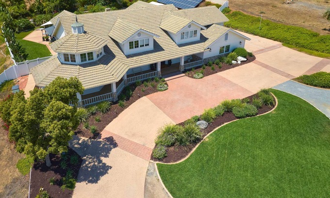 Lakeside House | Modern Farmhouse Luxury Resort on One Acre