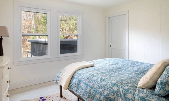 Shady House | Modern Farmhouse w/Heated Pool & Creek Access