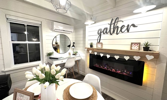 Terra Nova House | Modern Farmhouse w/hot tub