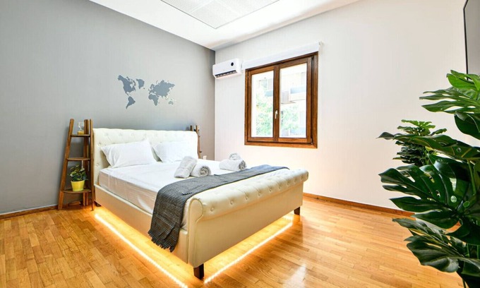 Ilisia Condo | Modern Flat in Central Athens (Chrysanthemum)