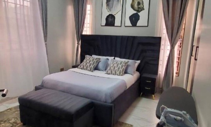 Kampala Apartment | Modern Furnished Apartment Buziga-Kampala w/Netflix, unlimited wireless internet