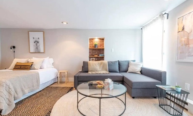 The Heights Apartment | Modern Garden Apartment 30mins from NYC