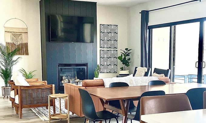 Desert Aire House | Modern Getaway with Community Pool near Golf, Boating & Gorge Concerts!