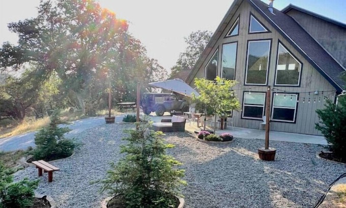 California Hot Springs House | Modern House 5 acr in Sequoia National Forest with Hot Tub, Sauna and Playground